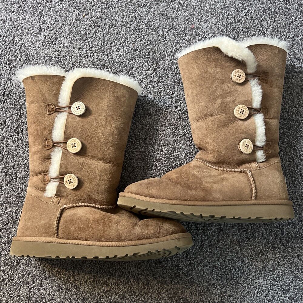 Ugg Bailey Button Triplet Tall Winter Boots Womens 6 Chestnut Suede Fur Trim